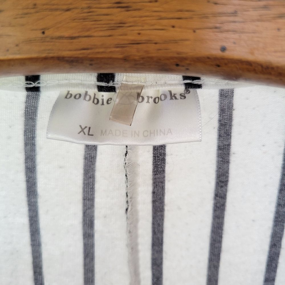 Bobbie Brooks handkerchief hem size XL, 20in across chest - Picture 4 of 4